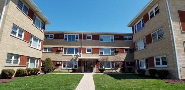 Building Photo - 6939 S Pulaski Rd Unit 2D Rental