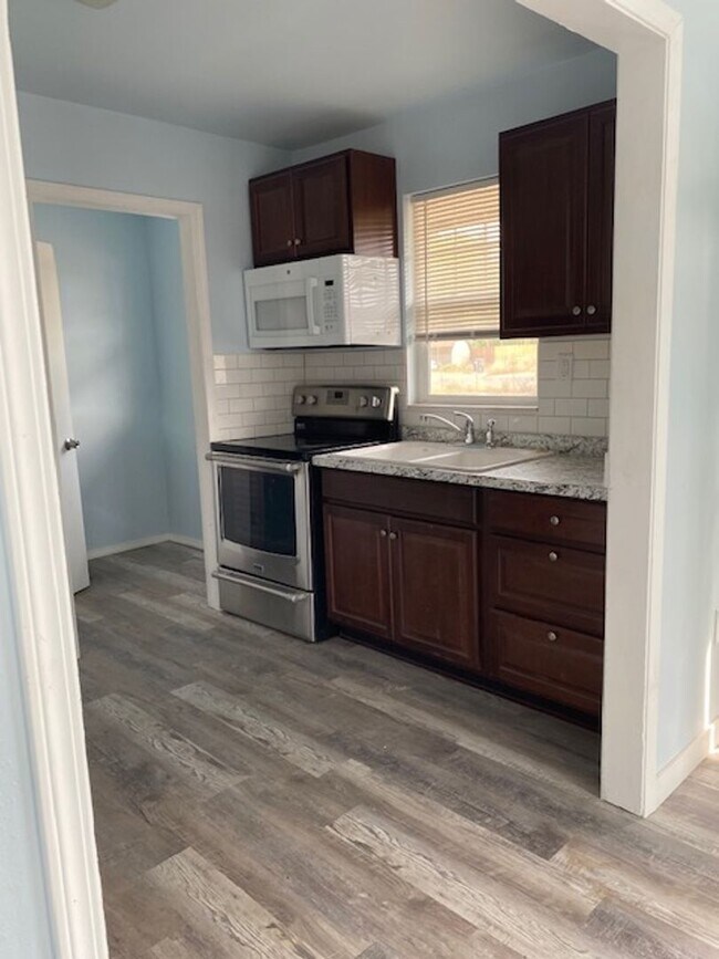 Remodeled 2 bedroom 1 bath in Warden Apartment Unit 216 Ash St Warden