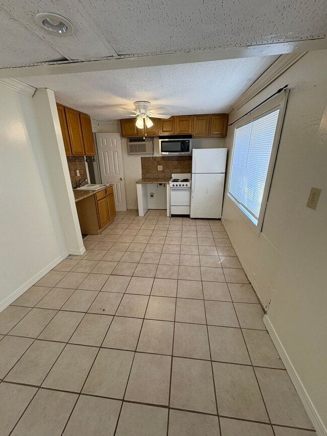 Photo - 668 N Lindell Ave Unit 668-#C