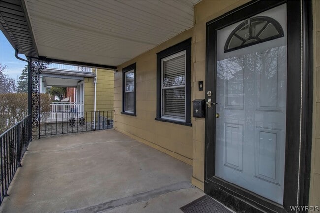 Photo - 800 Amherst St