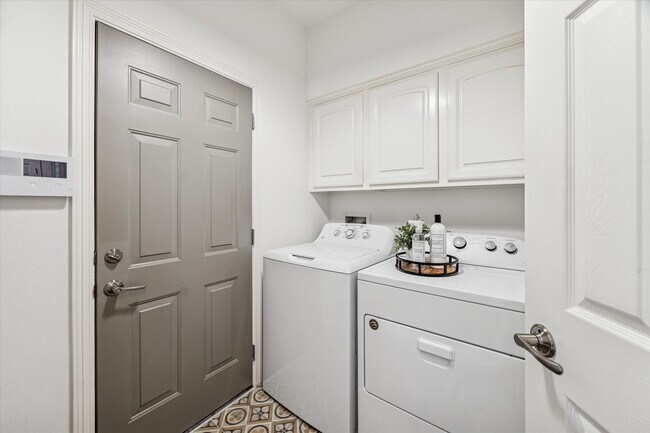 Photo - 14 Prism Cove Pl