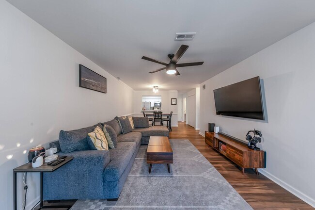 Photo - 1102 Settlement Dr