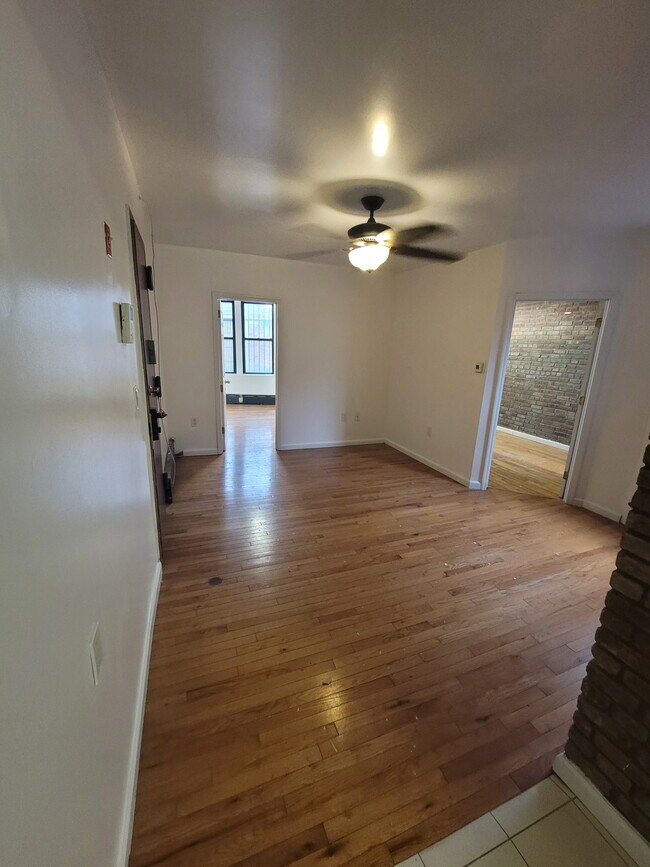 2126 Newtown Ave Unit 21-26 newtown ave apt 2