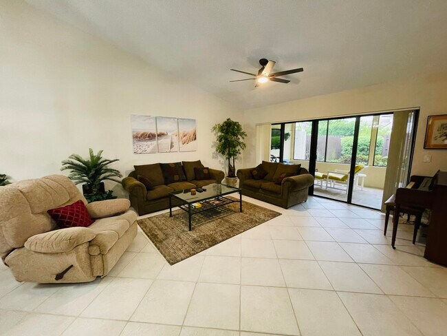 Photo - 354 SW 28th Ave