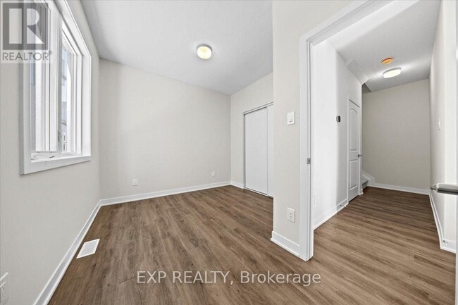 Photo - 822 Demulcent Ln