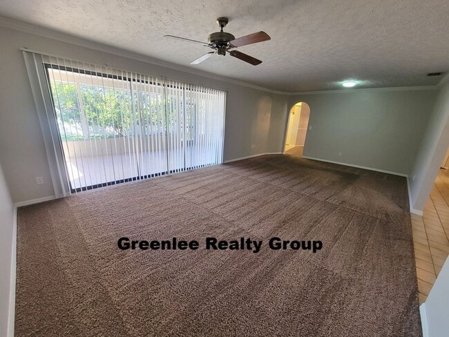 Photo - Large 3 Bed/2Bath/2 Car Garage Home in Port Richey- 1914 sqft!