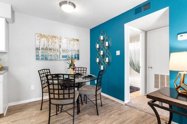 2 Bedroom B - 2 Bed / 2 Bath - 889 Sq.Ft.