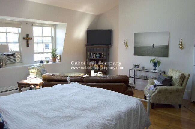 Photo - 137 Beacon St
