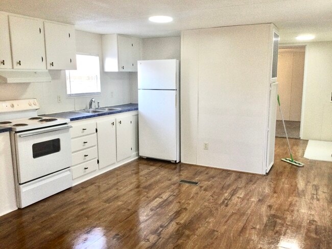 Photo - 506B Stratford St