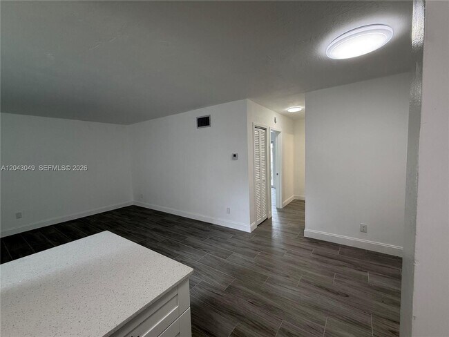 Photo - 1895 Venice Park Dr Unit B6