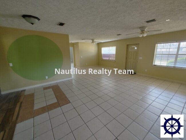 Photo - 1706 E 6th St