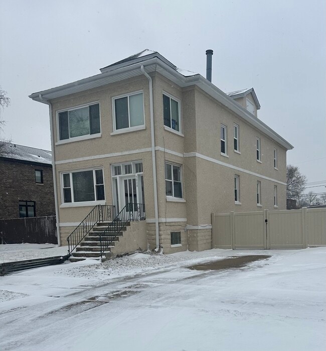 Building Photo - 5808 N Navarre Ave