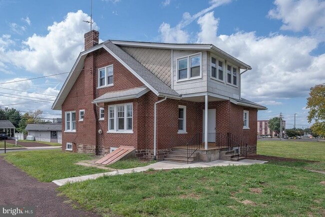 Building Photo - 1075 S County Line Rd Rental