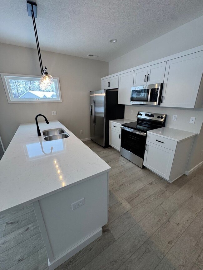 Photo - 1072 Emilee Ct