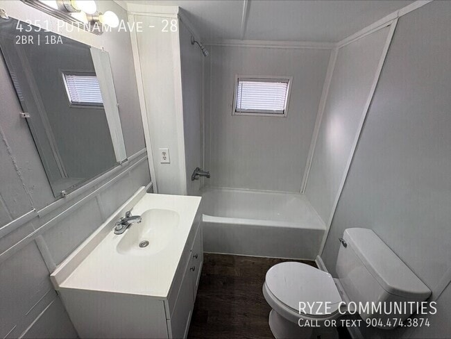 Photo - 4351 Putnam Ave