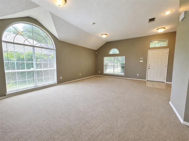 Photo - 7700 Glenoaks Dr