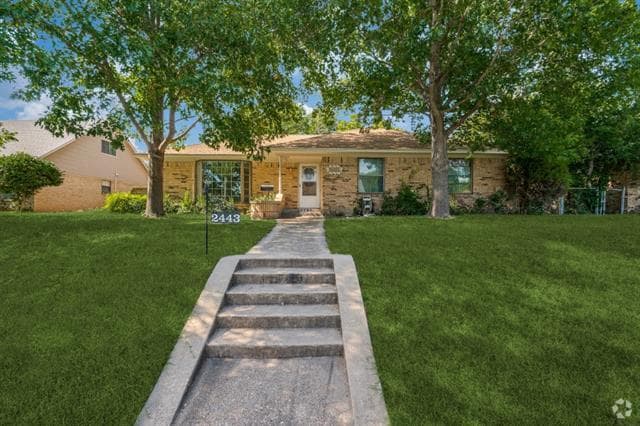 Building Photo - 2443 Club Manor Dr Rental