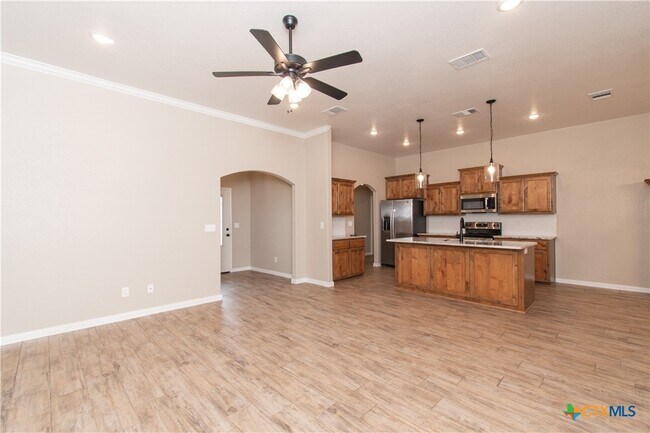 Photo - 2060 Stillwell St