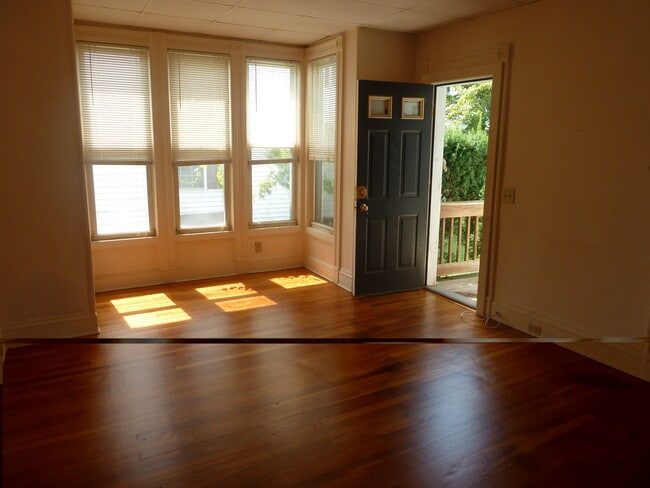 Photo - 25 Smith St Unidad 1st Floor Front