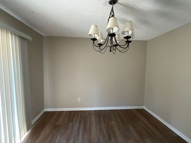 Photo - 11800 Caenen St