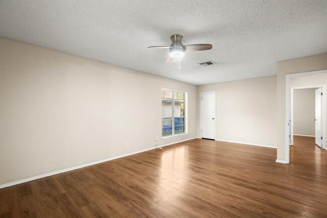 Photo - 10703 Parkfield Dr