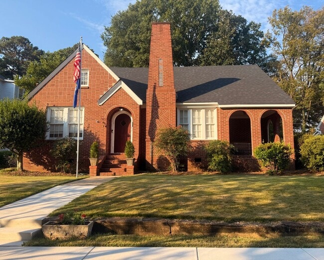 Building Photo - Beautiful Home in Opelika's Historic District