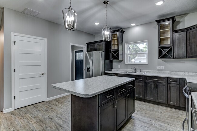 Photo - 302 12th Ave W Unidad B