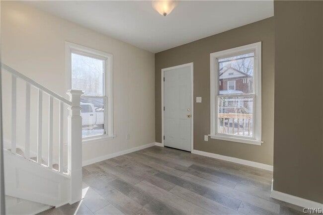 Photo - 207 E Lynde St
