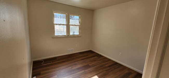 Photo - 1001 Orchard Way