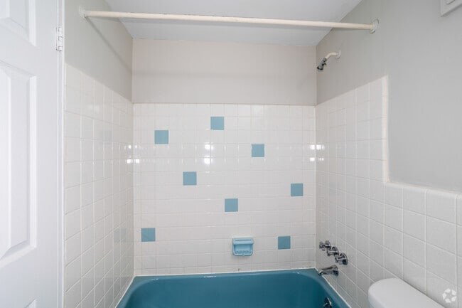 1BR, 1BA - Bathroom
