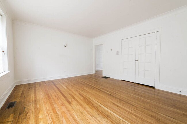 Photo - 7201 S Calumet Ave 345-59 E 72nd St Chicago, IL 60619