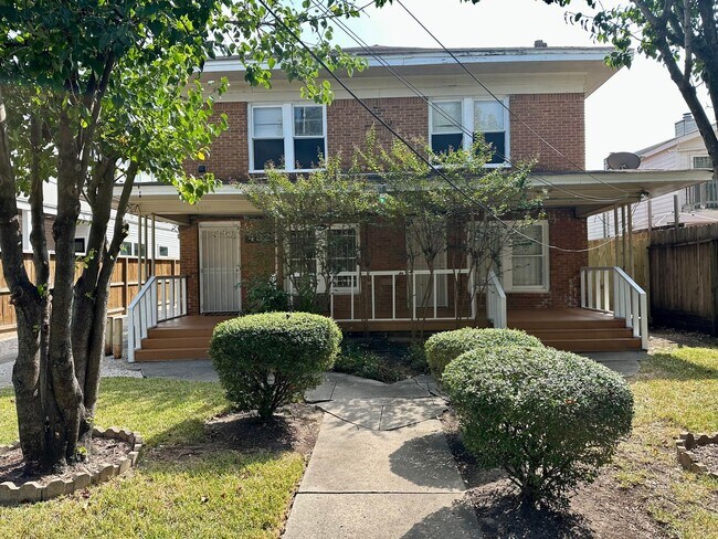Building Photo - 4823 Jackson St Unit #1A