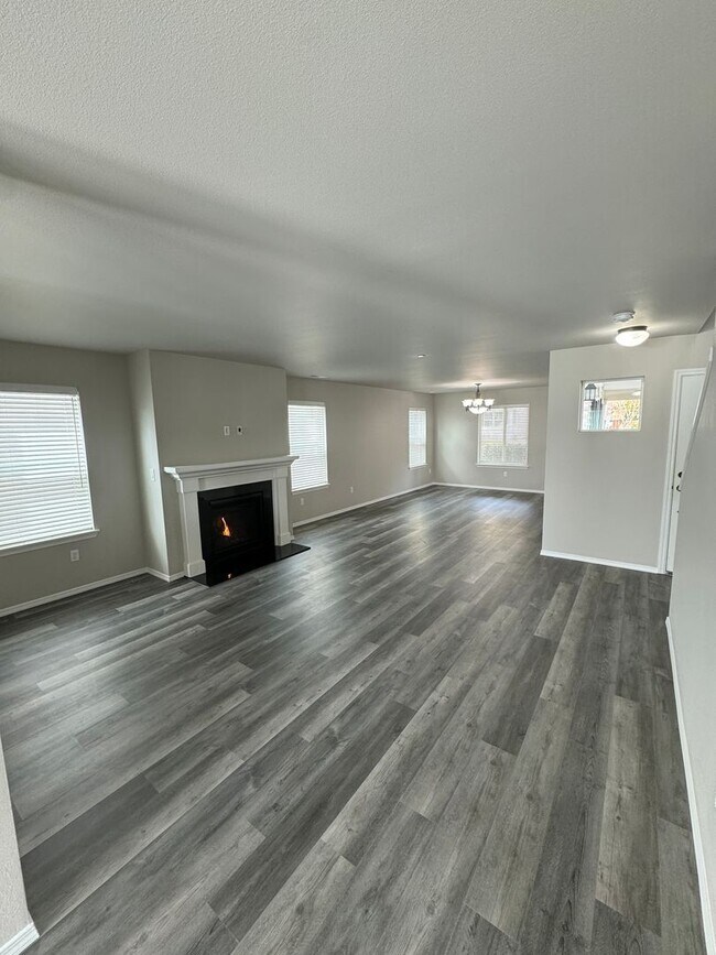 Photo - 1163 Swan Loop