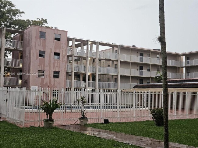Building Photo - 2800 NW 56th Ave Unit C408