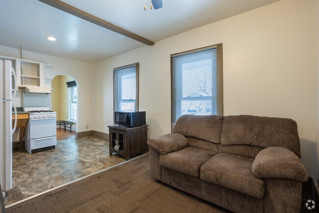 2BR, 1BA - 487SF - Living Room
