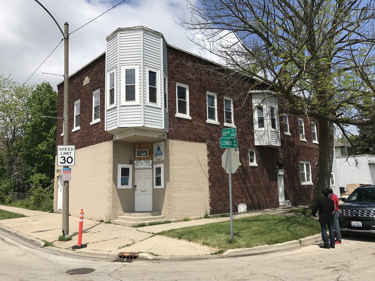 Building Photo - 404 10th St Apartments