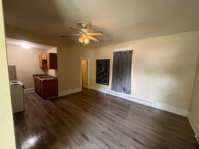 Photo - 505 Woodward St