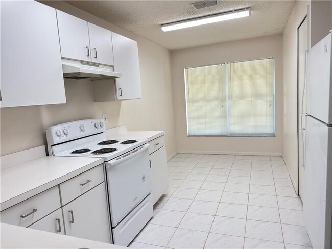 Photo - 3827 Doune Way