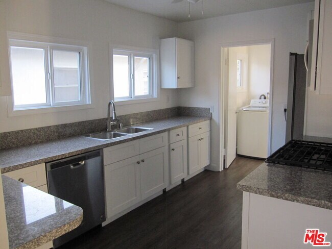 Photo - 1047 S Wooster St Casa