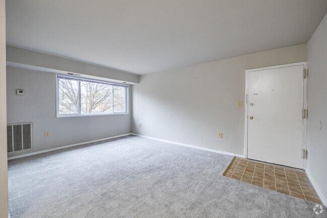 2BR, 1BA - 827SF - Living Room