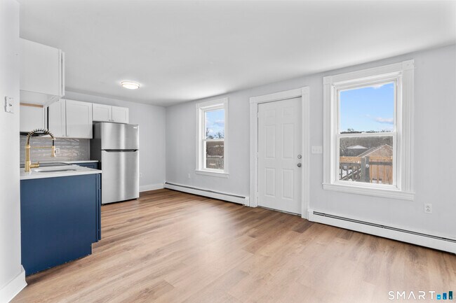 Photo - 30 Anthony St Unit B