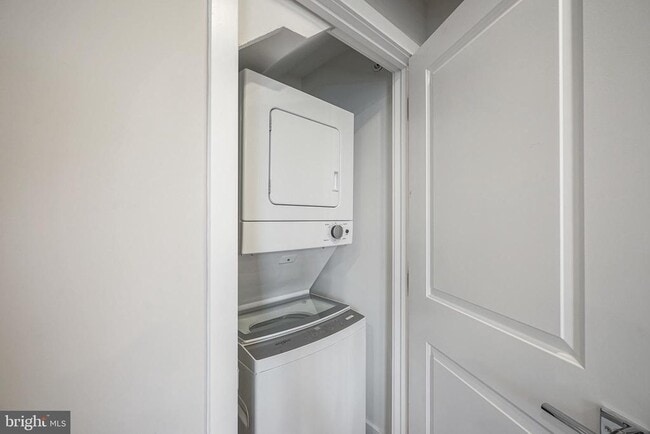 1070 N Front St Unit B