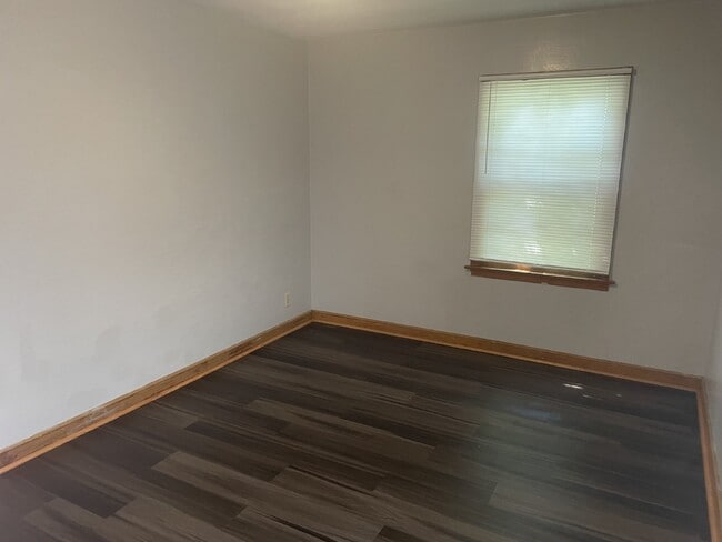 Building Photo - Cozy Lower Duplex with 2 Bedrooms and 1 Bathroom