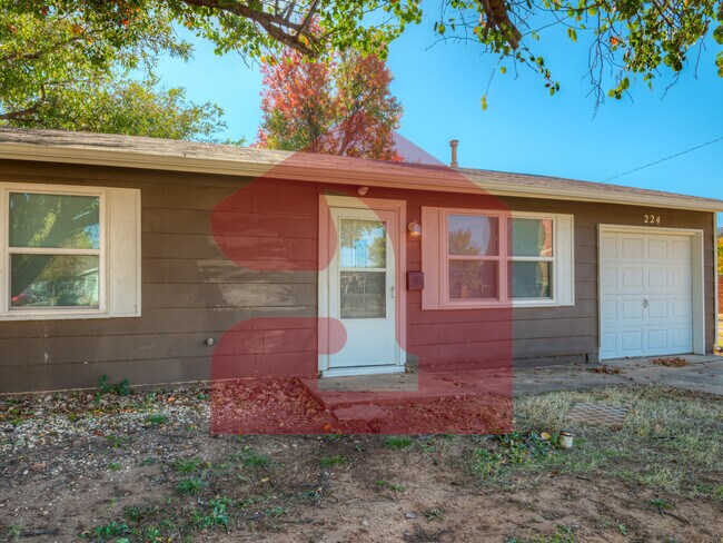 Photo - 224 W 5th St