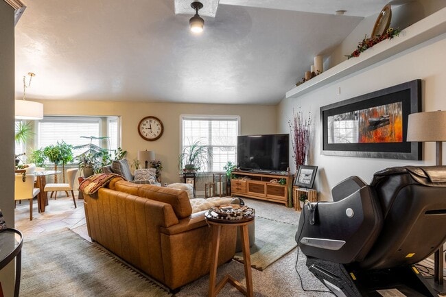 Photo - 3 Bedroom 2 bath home in Sugar City Idaho 2 stall garage in awesome neighborhood