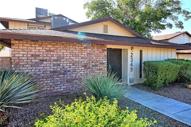 Building Photo - 2349 Canfield Dr Unit A Rental