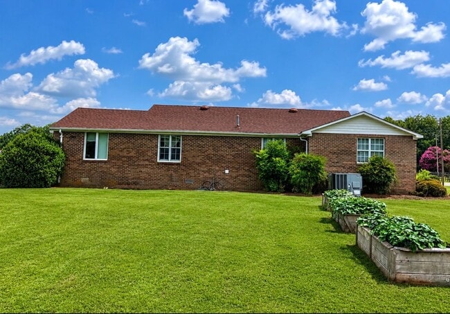 Photo - 4 Bedroom, 2 Bath