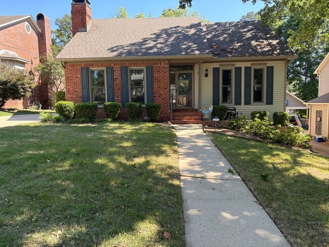 Building Photo - St. Charles Neighborhood!