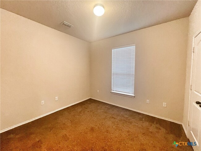 Photo - 569 Creekside Cir