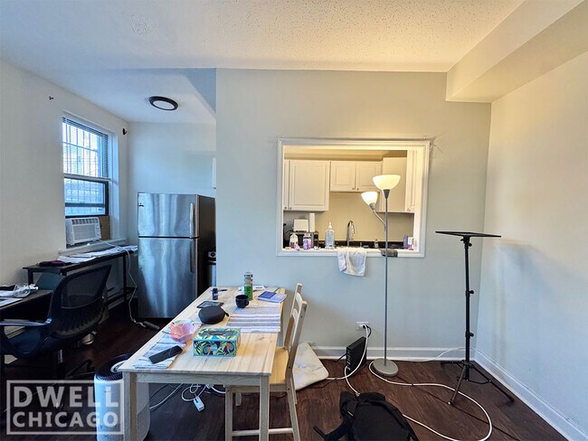 Photo - 3346 N Marshfield Ave Unidad 1